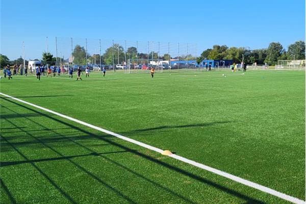 Aanleg kunstgras voetbalveld - Sportinfrabouw NV